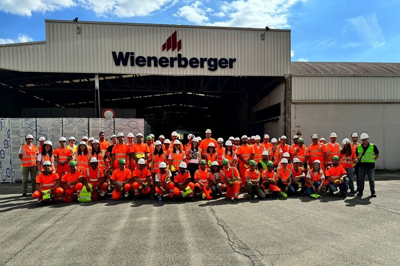 Lo staff dello stabilimento di Bubano (BO) di wienerberger