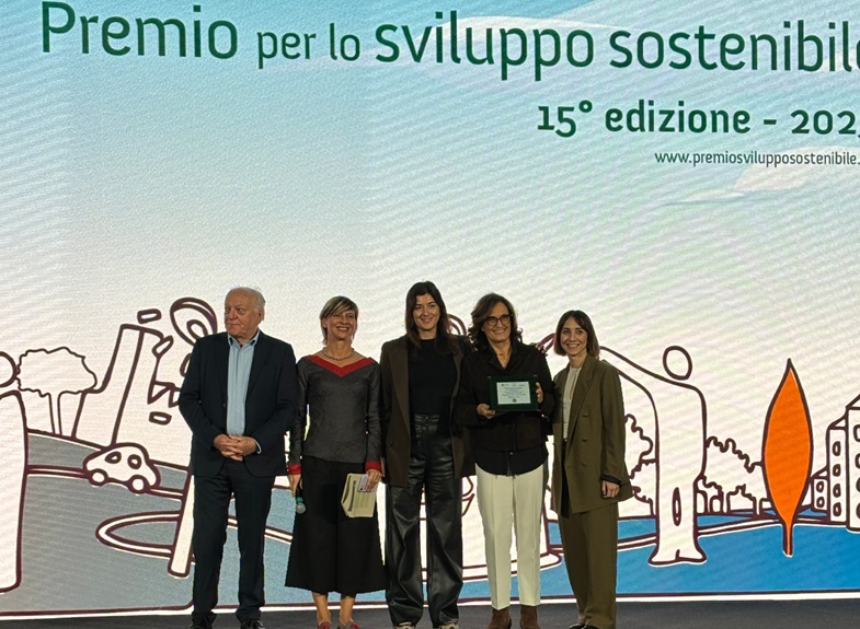  Lo staff di Ecovillaggio alla consegna del premio