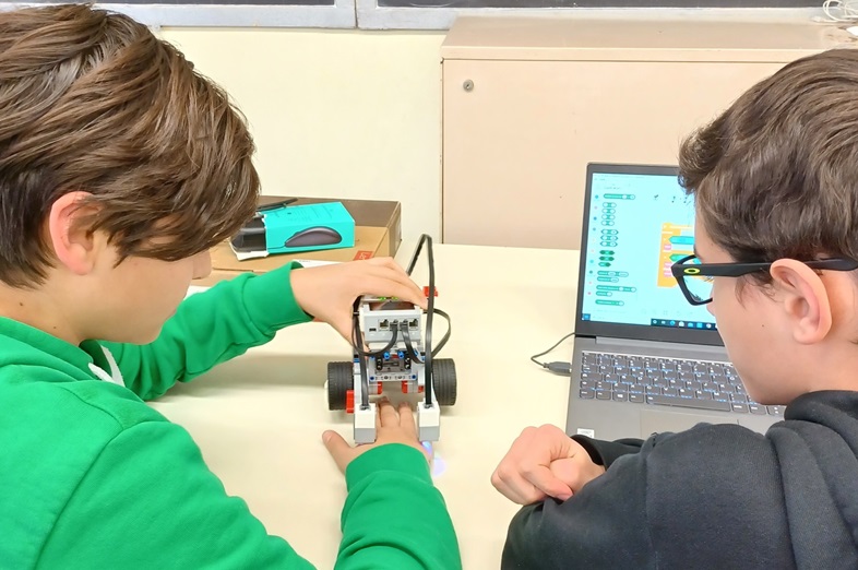 Graf Industries. Concluso con successo il progetto “APPrendere divertendosi con Scratch”