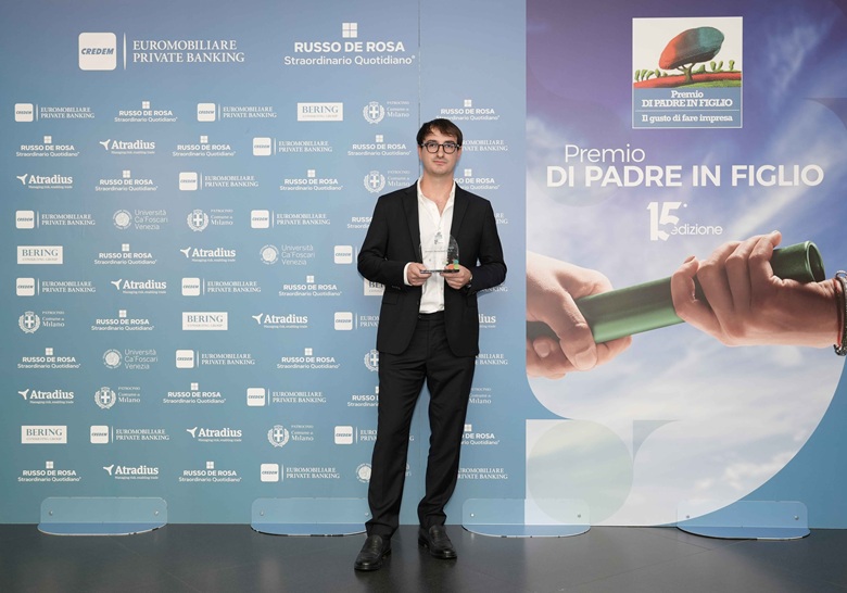 Consegna del premio a Pietro Reverberi