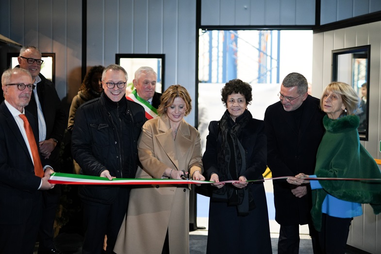 Taglio del nastro nuovo stabilimento Sidam