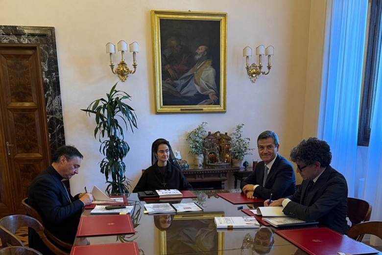 Il momento della firma dell'accordo