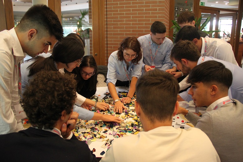 Un momento del workshop pomeridiano durante l'evento finale della Supply Chain Challenge organizzata da Makeitalia