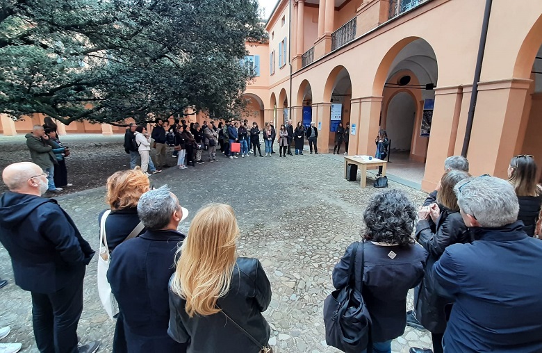 Un momento dell'inaugurazione della Mostra d’Architettura “Circolare” al cortile del Leccio a Modena, organizzata dall'Ordine Architetti Modena