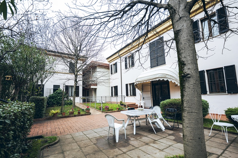 Il cortile della nuova casa di Fondazione Sant’Orsola a Bologna