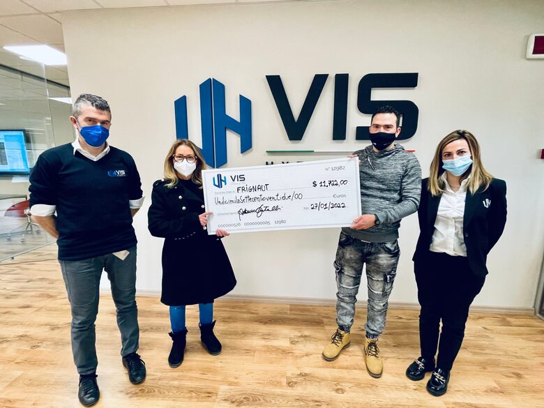 L'assegno di Vis a Frignaut, l'associazione che si occupa di ragazzi affetti da disturbi dell'autismo o disturbi generalizzati dello sviluppo