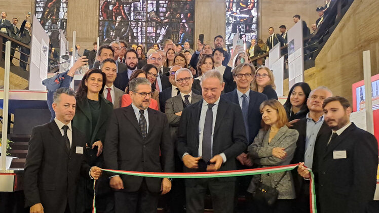 Il taglio del nastro della mostra “L’Italia dei Brevetti” al MIMIT