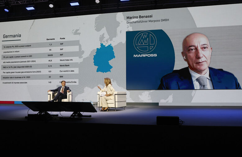 Tiziana Ferrario con Alec Ross e Marino Benassi